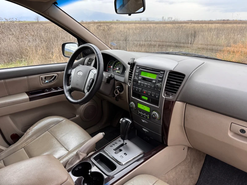 Kia Sorento 2.5CRDI Fecelift Automatic 4x4 от Kia motors, снимка 10 - Автомобили и джипове - 52556421