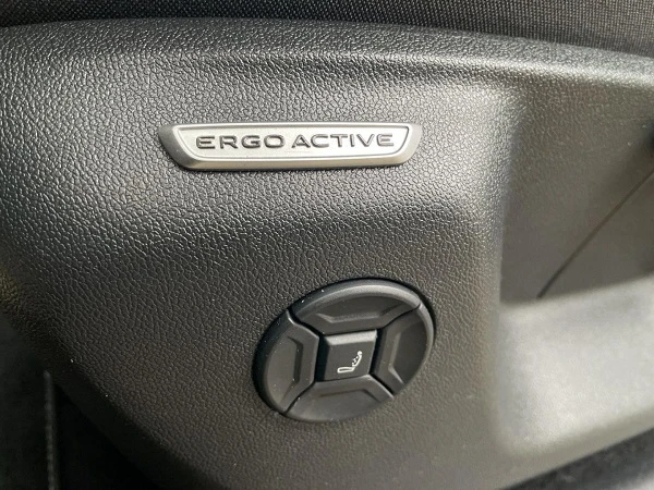 VW Tiguan 2.0 TDI 4Motion = R-Line = Гаранция, снимка 6 - Автомобили и джипове - 52836700