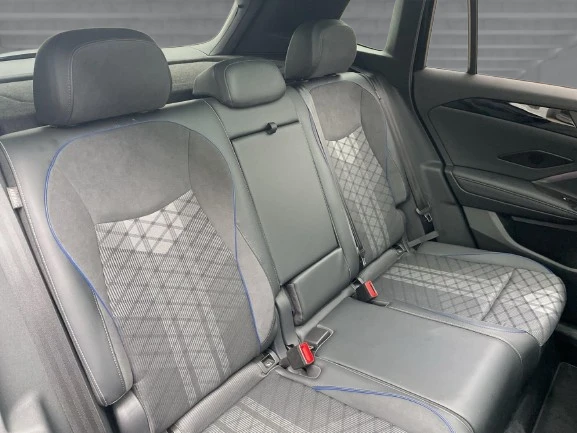 VW Tiguan 2.0 TDI 4Motion = R-Line = Гаранция, снимка 13 - Автомобили и джипове - 52836700