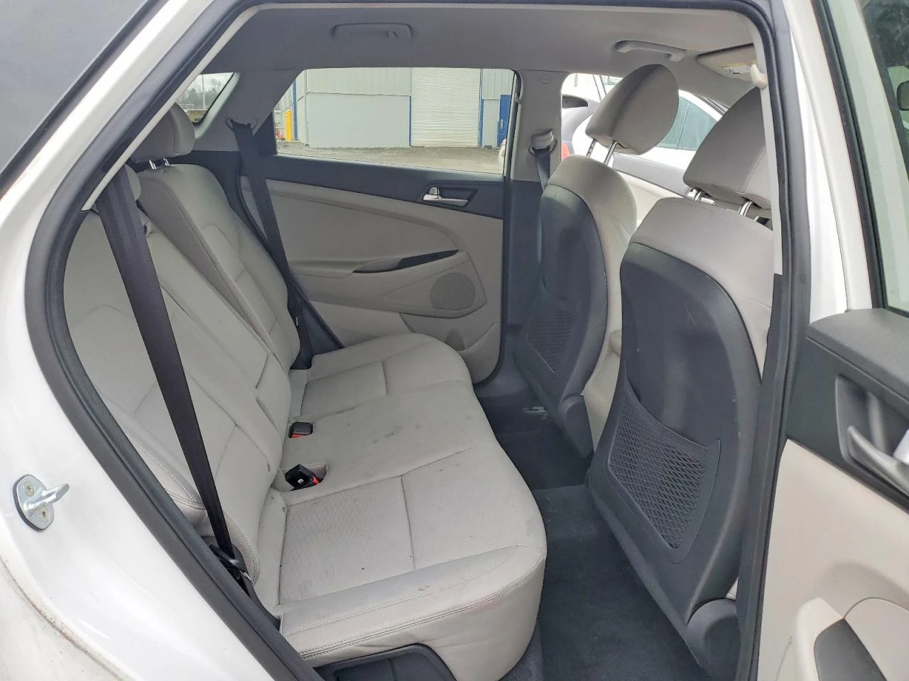 Hyundai Tucson 2.0l Se, снимка 11 - Автомобили и джипове - 54008129