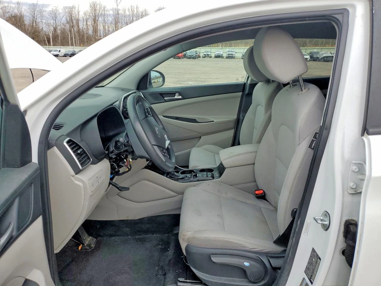 Hyundai Tucson 2.0l Se, снимка 7 - Автомобили и джипове - 54008129