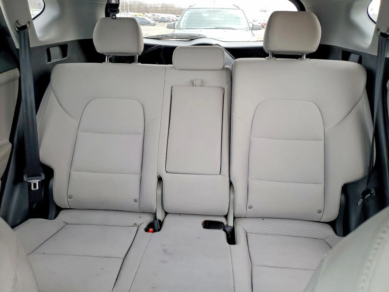 Hyundai Tucson 2.0l Se, снимка 10 - Автомобили и джипове - 54008129