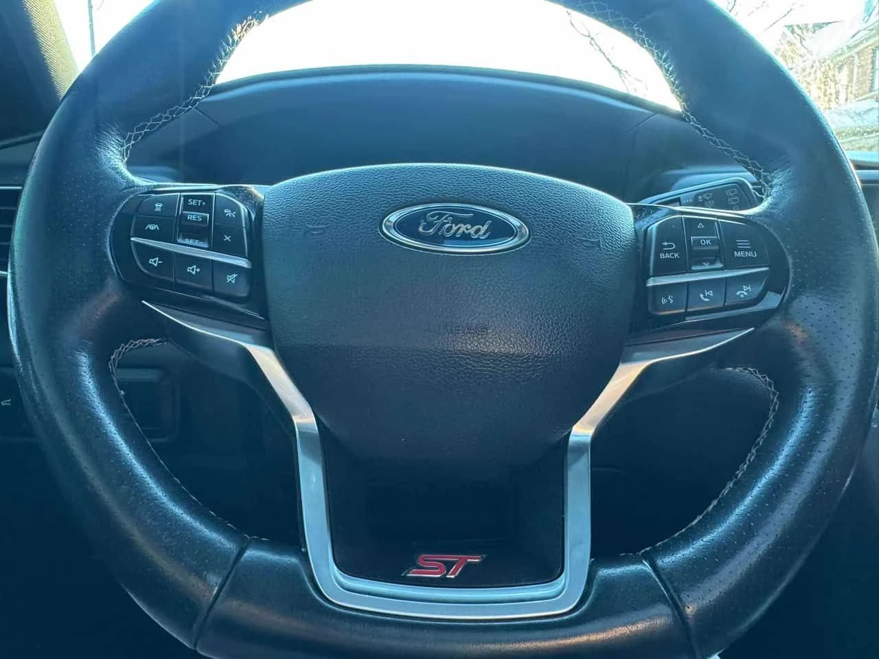 Ford Explorer * ST * ДИСТРОНИК * 360 * 7 МЕСТЕН * PANO, снимка 14 - Автомобили и джипове - 54623802