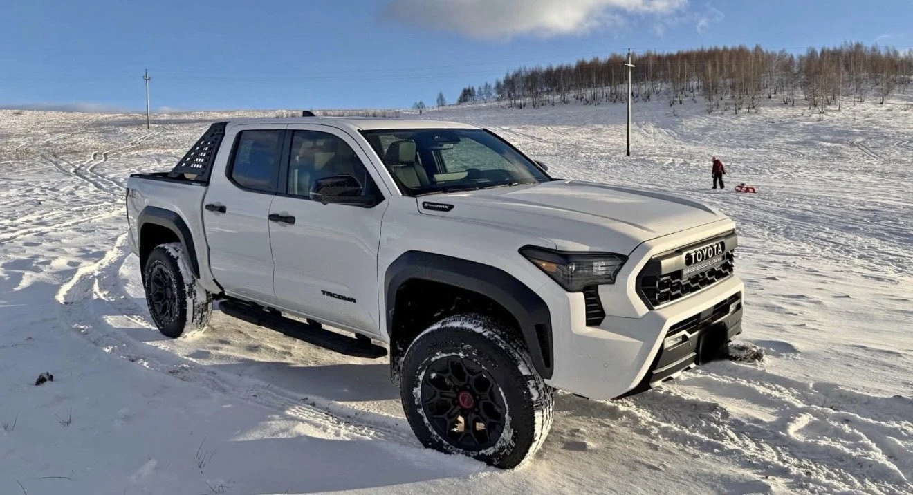 Toyota Tacoma TRD Hybrid 4x4 -330 k.c.