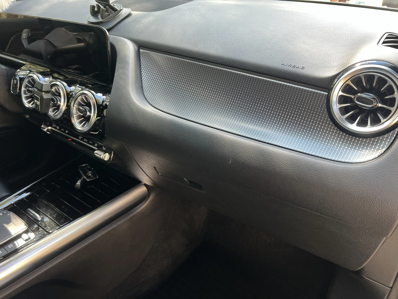 Mercedes-Benz EQA 300, снимка 15 - Автомобили и джипове - 55250409