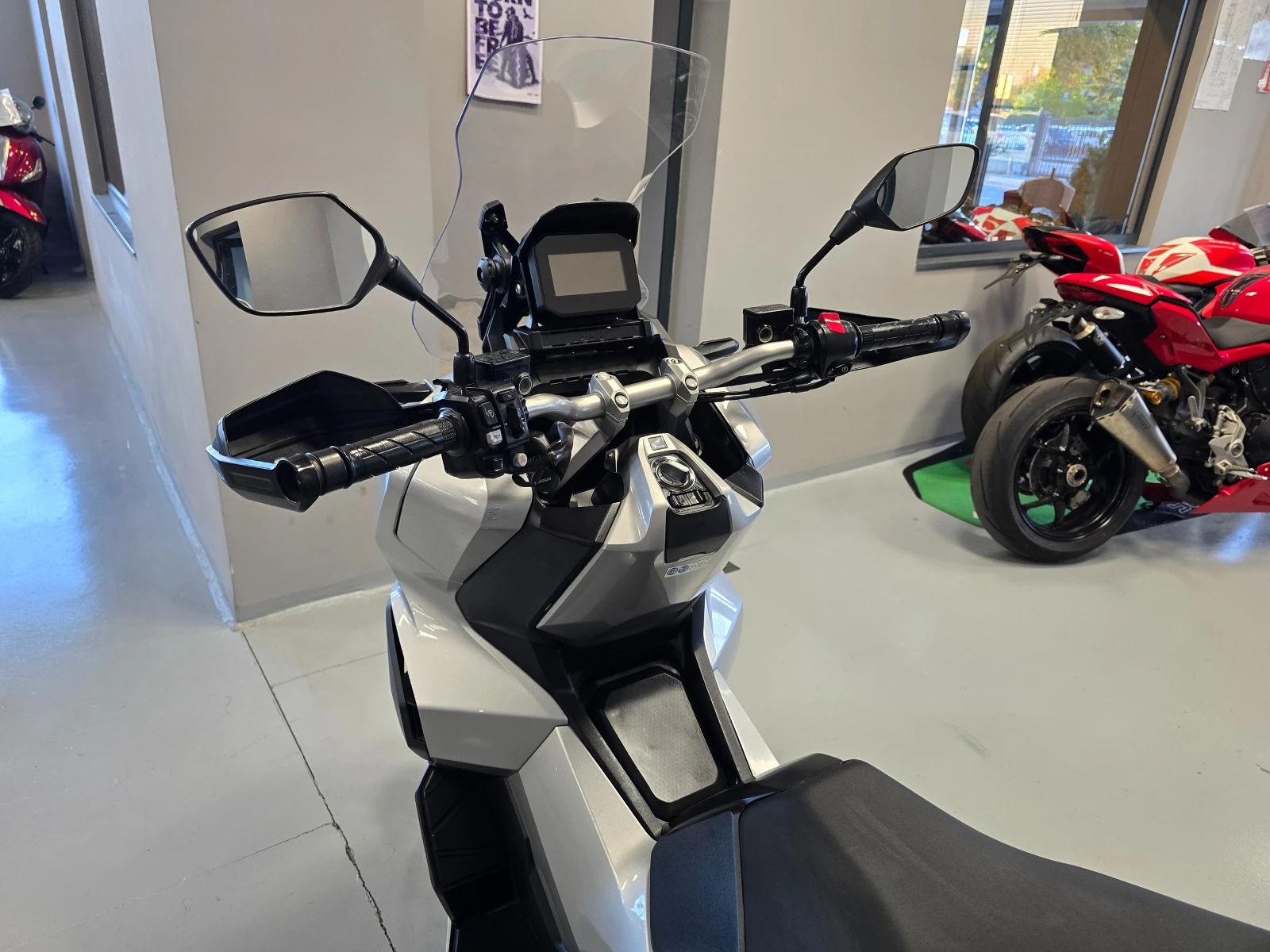 Honda X-ADV 350ie, ABS-TCS, 2022г., снимка 12 - Мотоциклети и мототехника - 56311058