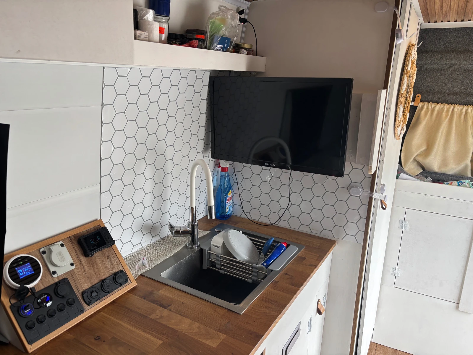 Кемпер VW Crafter, снимка 13 - Каравани и кемпери - 56288805