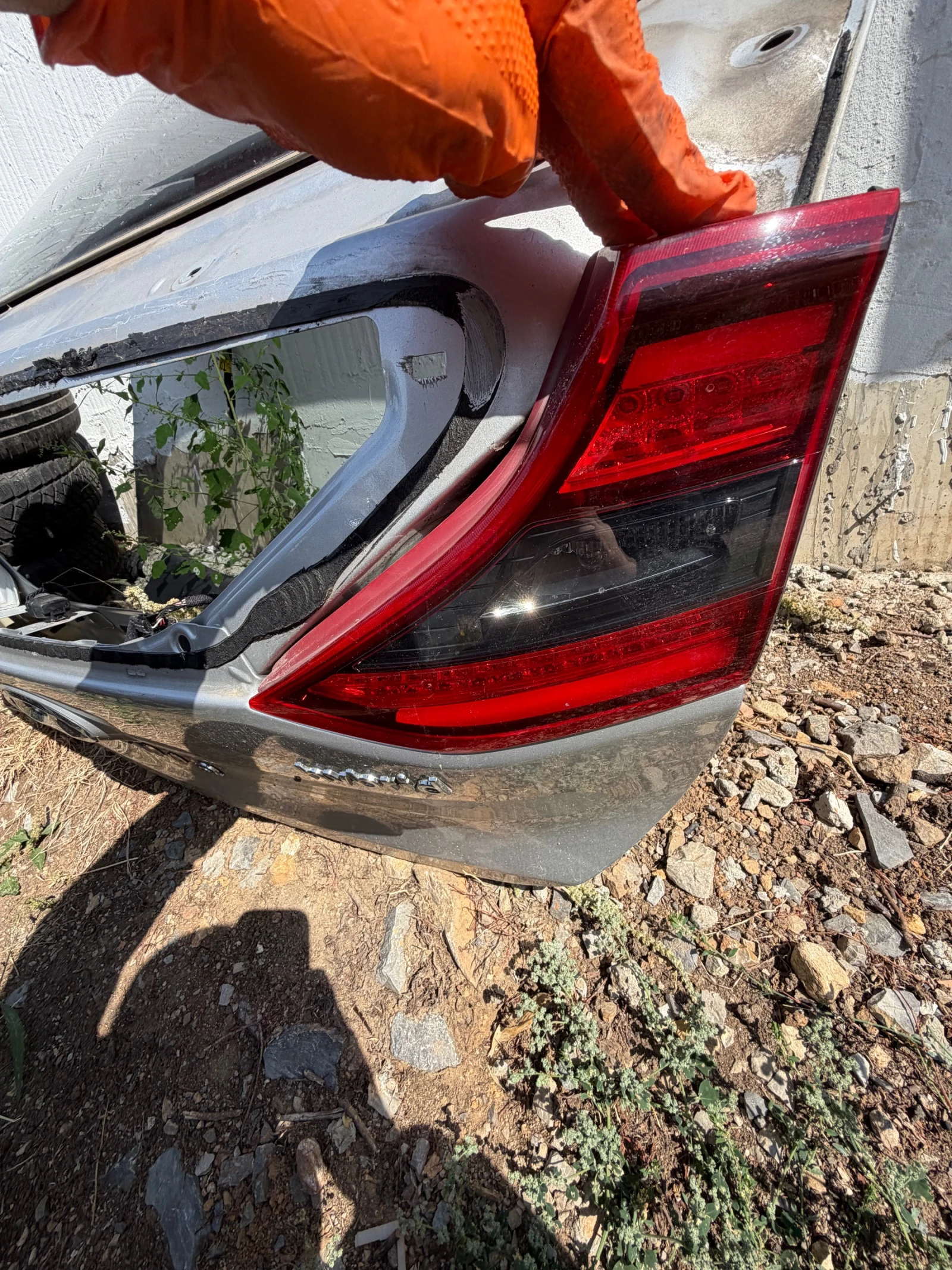 Hyundai Ioniq 2017г десен стоп на капака 92404-G2, снимка 2 - Части - 56269286