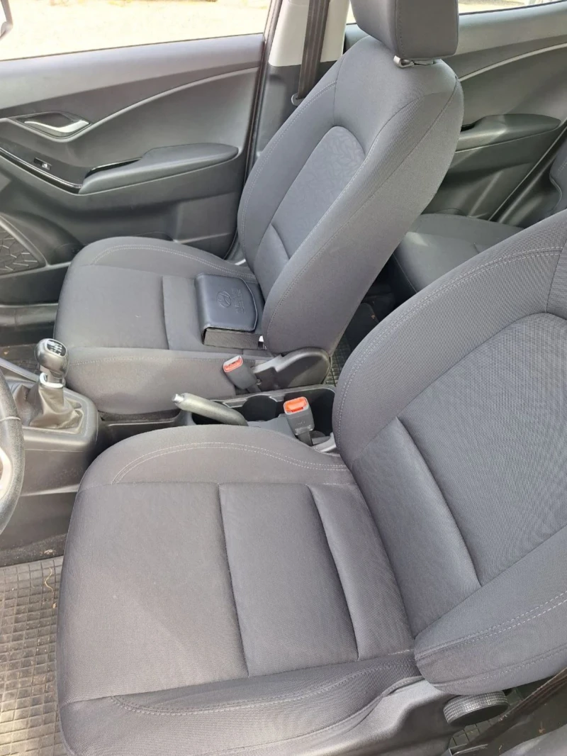 Hyundai Ix20 1.6CRDI EURO 6, снимка 7 - Автомобили и джипове - 47805277