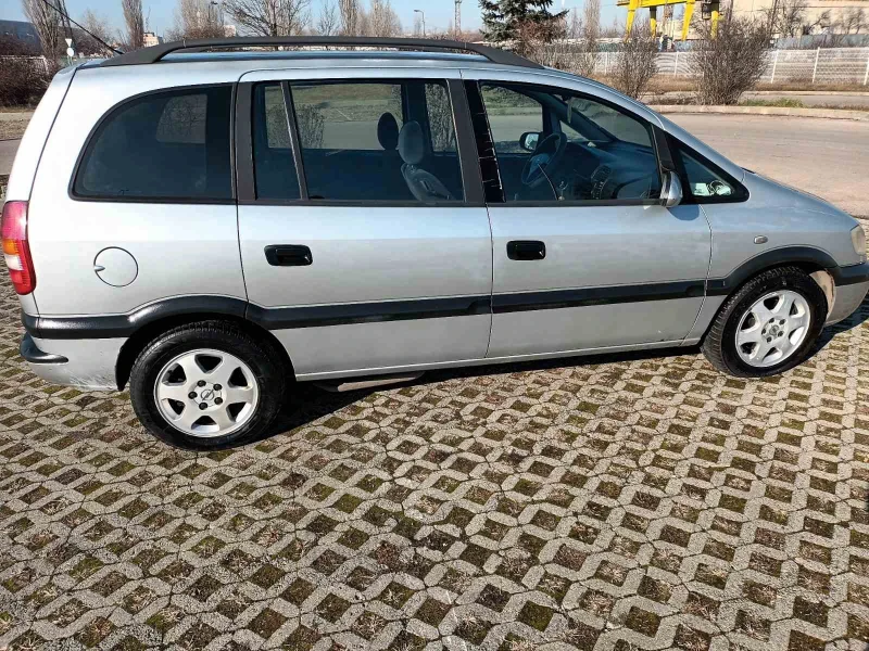 Opel Zafira Бензин метан, снимка 7 - Автомобили и джипове - 48636089