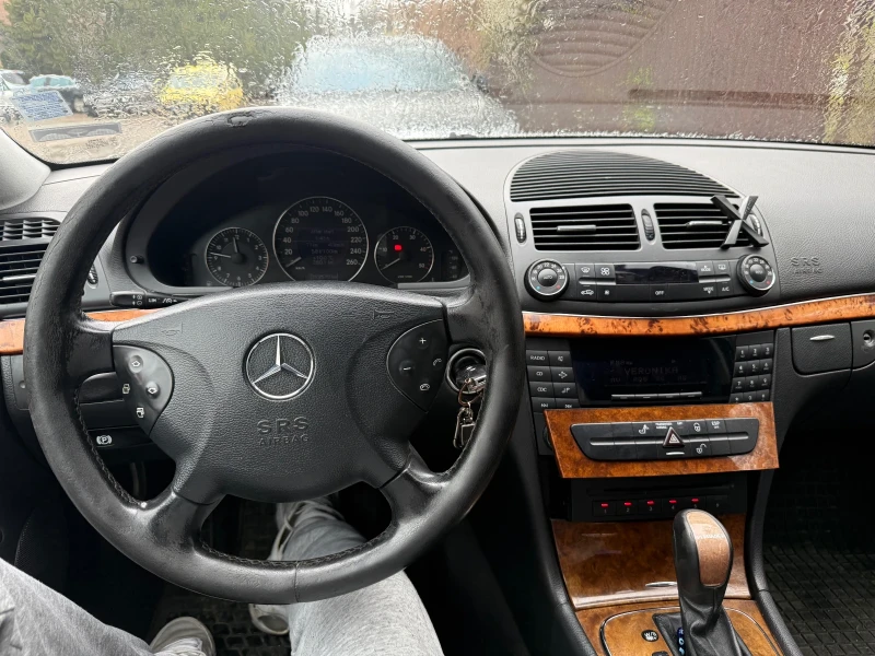 Mercedes-Benz E 270, снимка 9 - Автомобили и джипове - 49623274