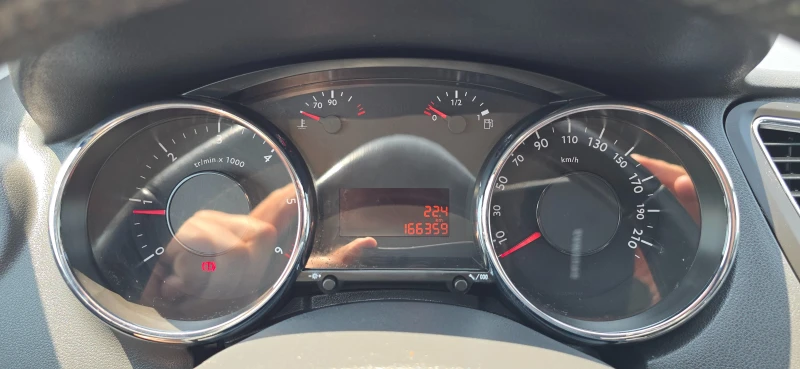 Peugeot 5008 1.6 HDI , снимка 8 - Автомобили и джипове - 50674676