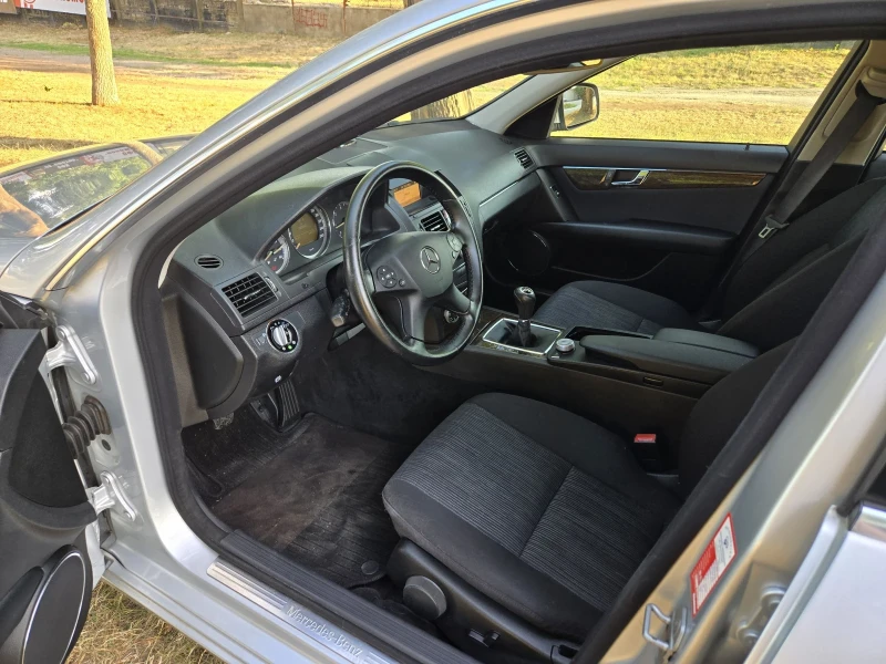 Mercedes-Benz C 220, снимка 8 - Автомобили и джипове - 51982198