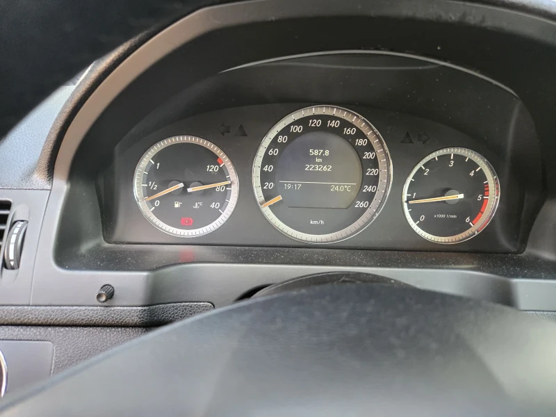 Mercedes-Benz C 220, снимка 11 - Автомобили и джипове - 51982198