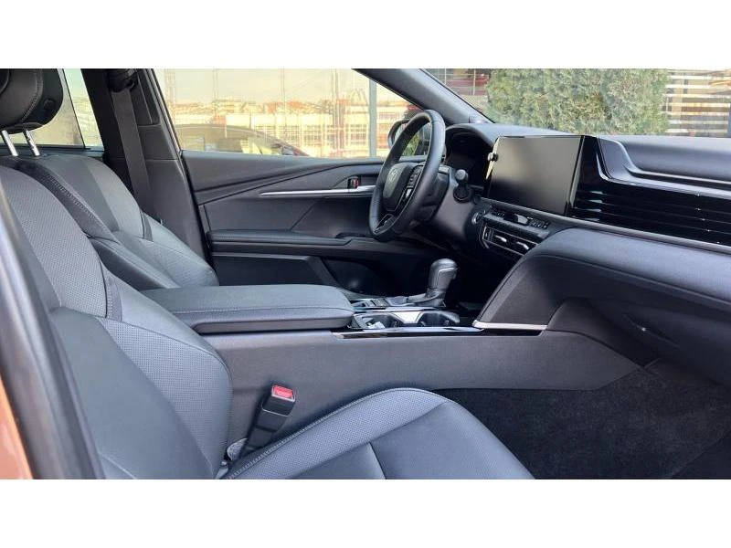 Toyota Camry 2.5H Luxury, снимка 10 - Автомобили и джипове - 53691570