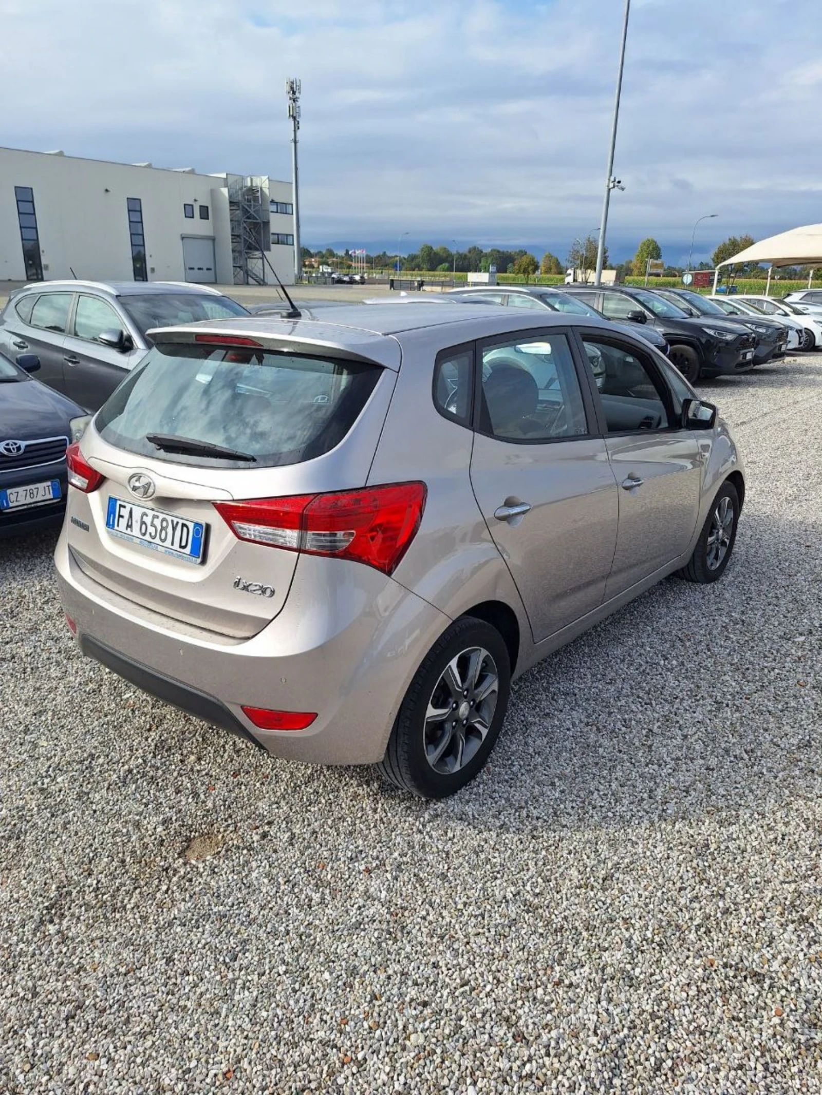 Hyundai Ix20 1.6CRDI EURO 6 - изображение 4