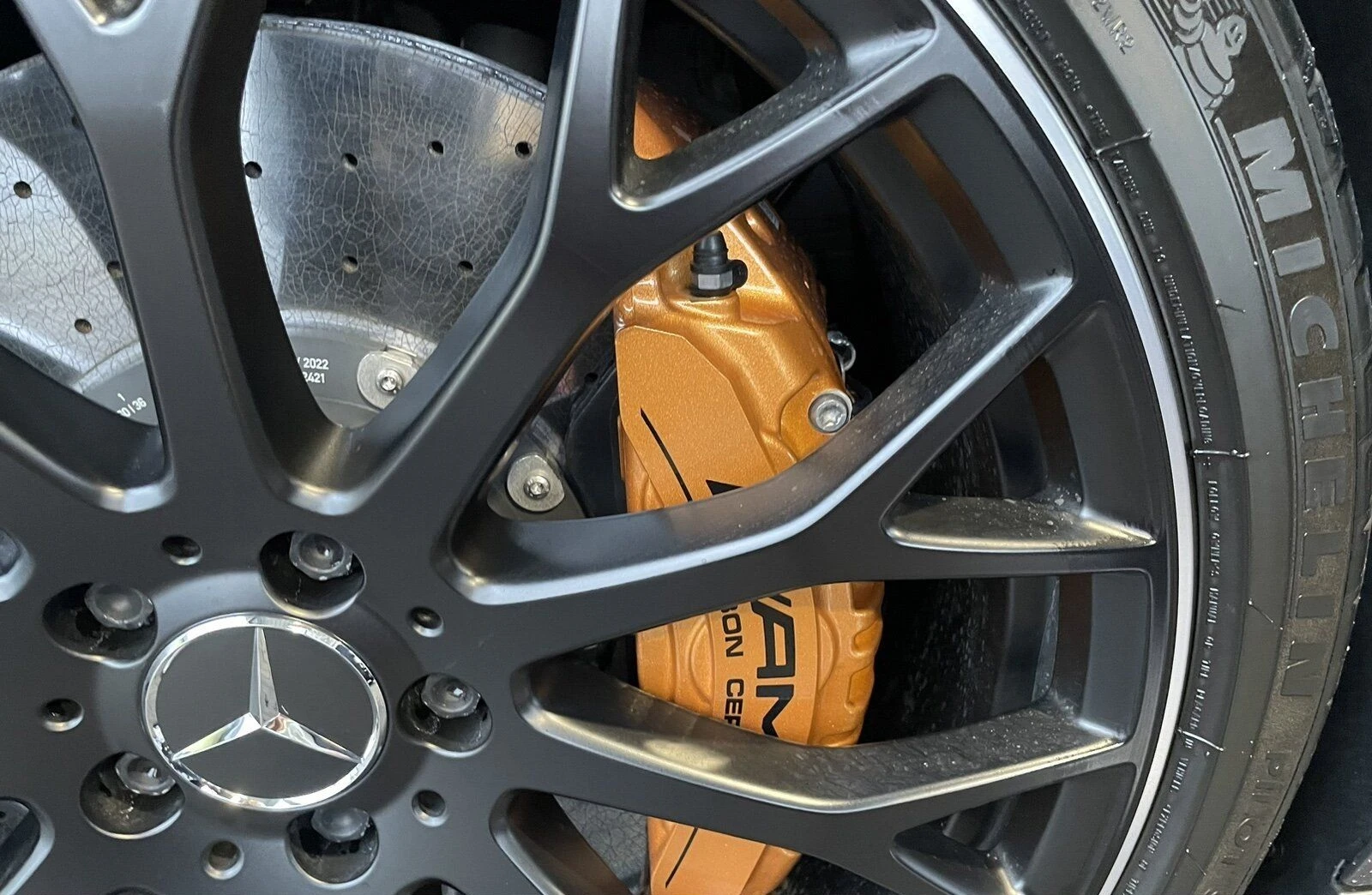 Mercedes-Benz SL 55 AMG 4Matic+ = Premium Plus= Ceramic Brakes Гаранция - изображение 5