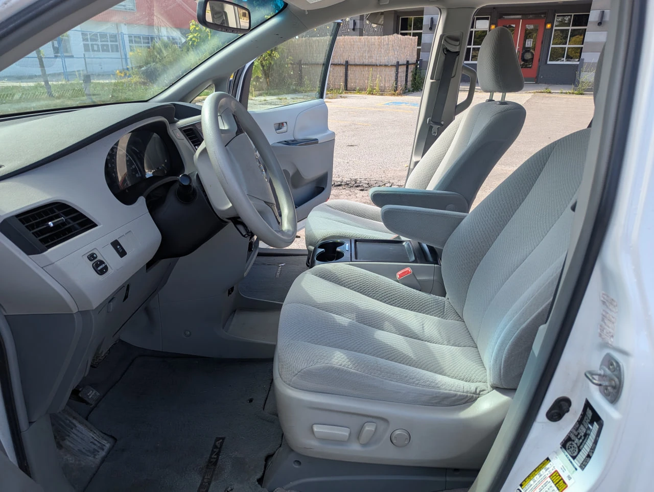 Toyota Sienna CARFAX* АВТОФИНАНСИРАНЕ БЕЗ ПЪРВОНАЧАЛНА ВНОСКА - изображение 5