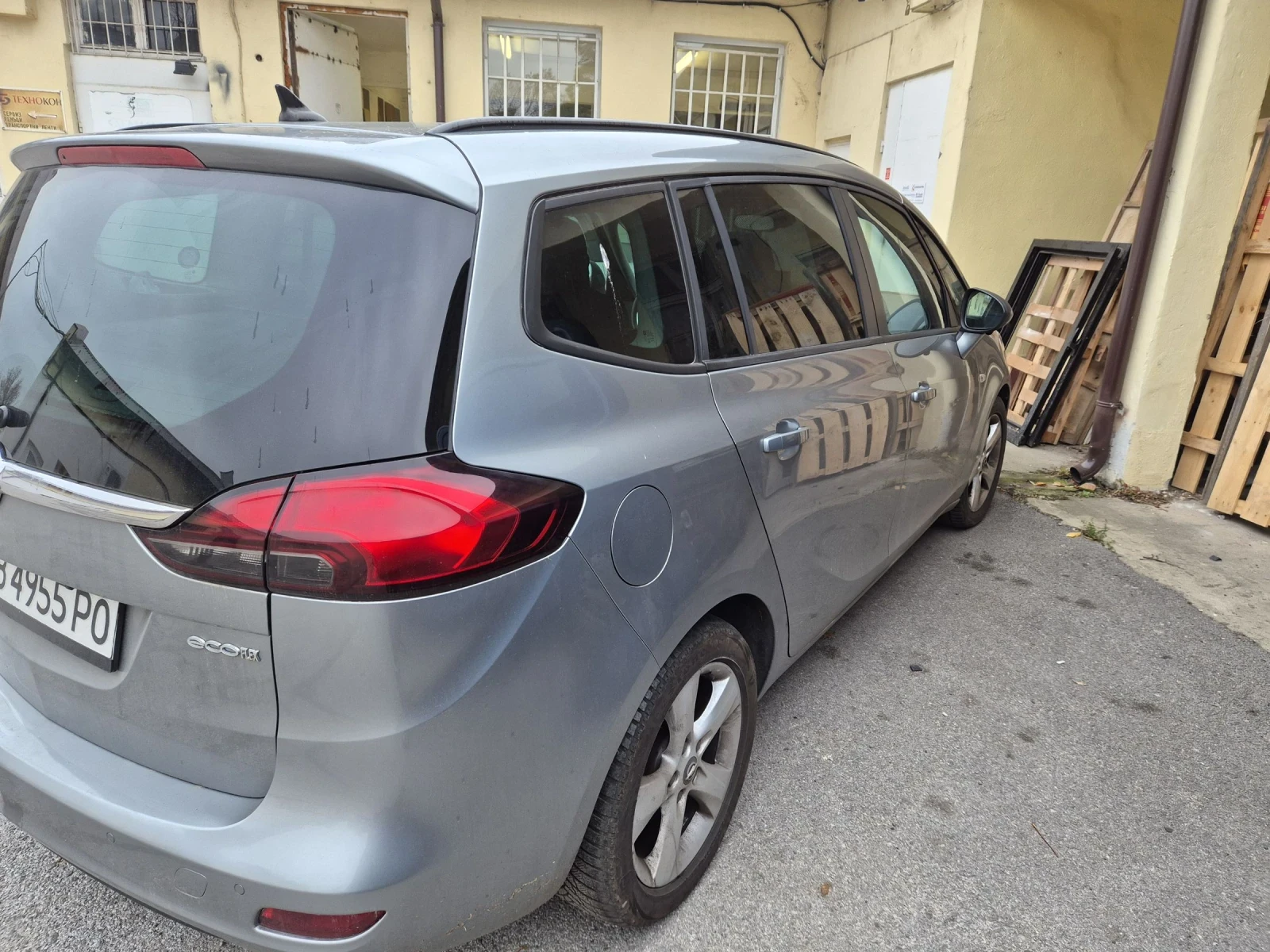 Opel Zafira 1.4 турбо, снимка 4 - Автомобили и джипове - 54160695