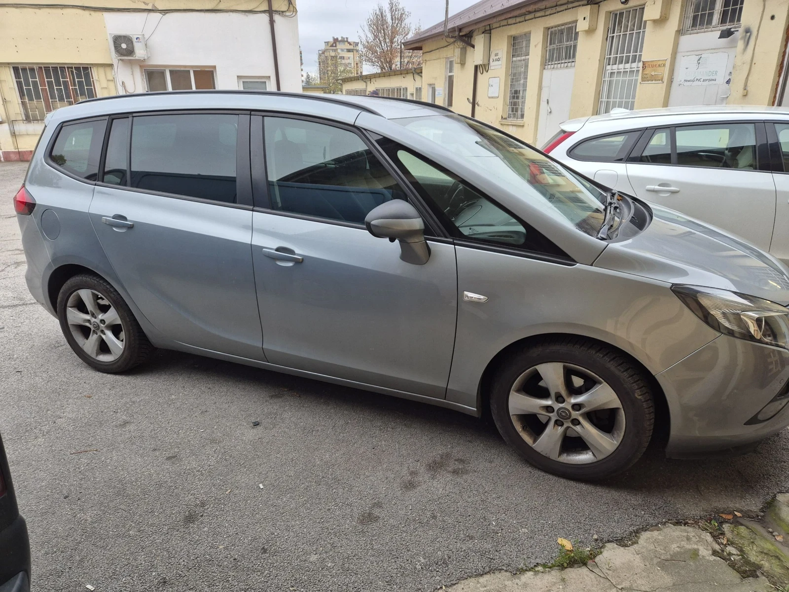 Opel Zafira 1.4 турбо, снимка 5 - Автомобили и джипове - 54160695