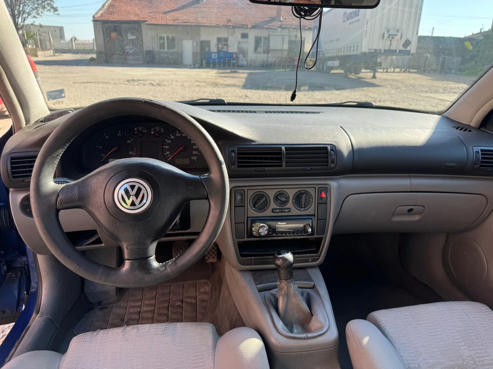 VW Passat 1.9 , снимка 13 - Автомобили и джипове - 54481455