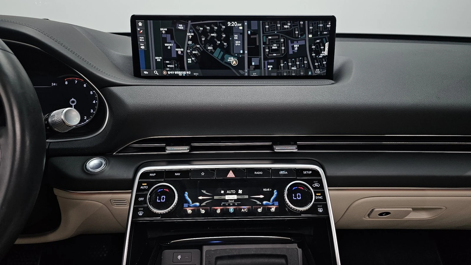 Genesis GV80 2.5* ЛЮК* KEYLESS* ПОДГРЕВ ВОЛАН* КРАЙНА ЦЕНА, снимка 14 - Автомобили и джипове - 55318968