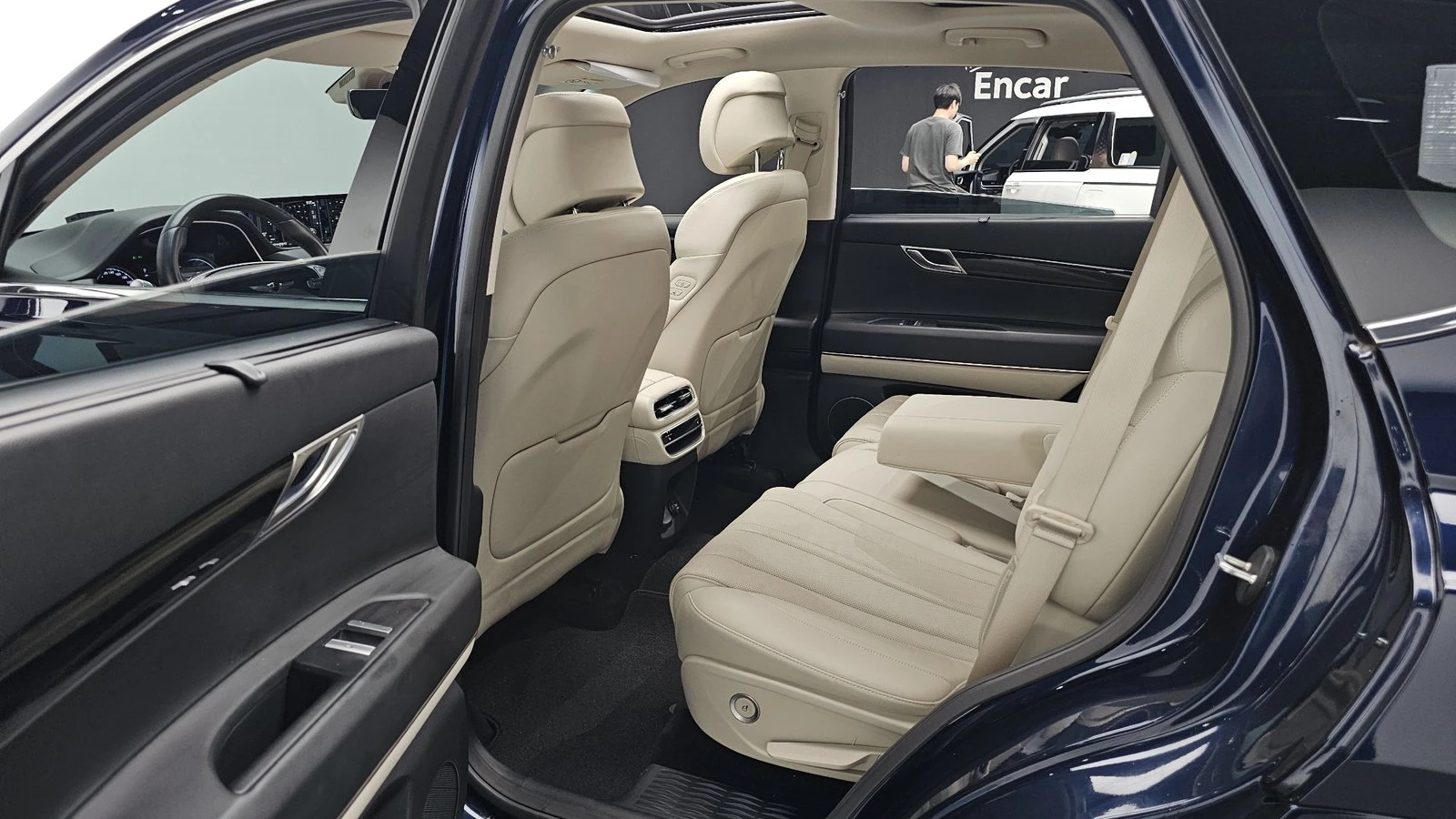 Genesis GV80 2.5* ЛЮК* KEYLESS* ПОДГРЕВ ВОЛАН* КРАЙНА ЦЕНА, снимка 12 - Автомобили и джипове - 55318968