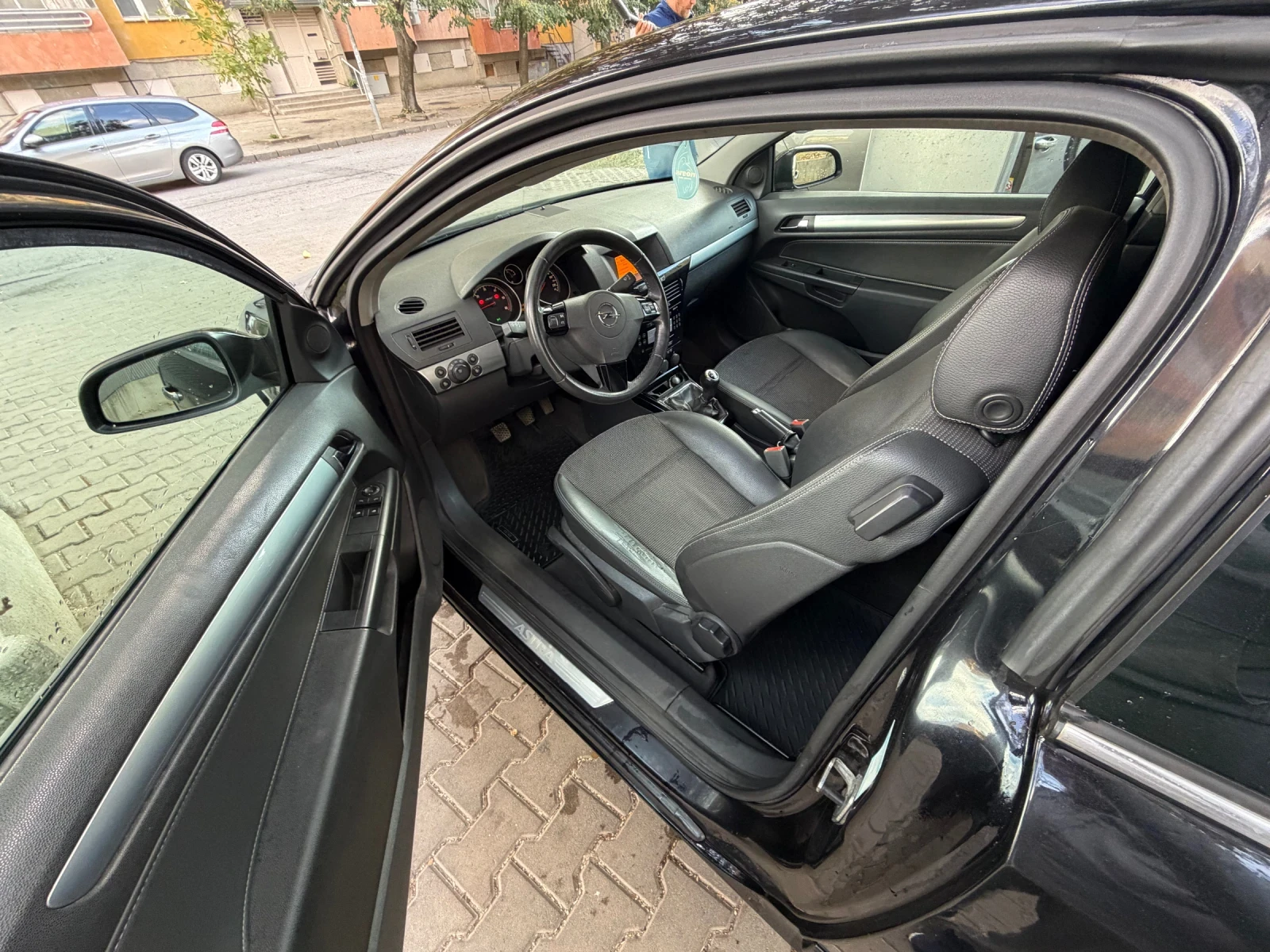 Opel Astra GTC  COSMO, снимка 11 - Автомобили и джипове - 56549781