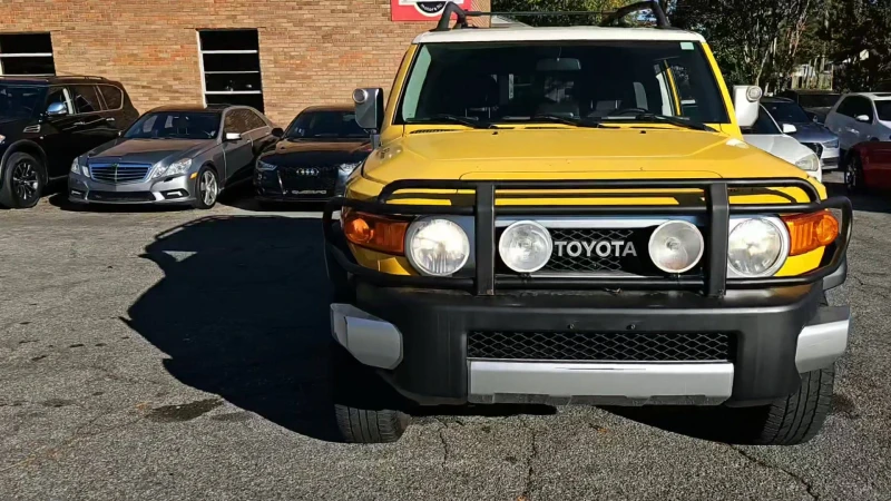 Toyota Fj cruiser Крайна Цена 32300лв до София, снимка 1 - Автомобили и джипове - 48553099