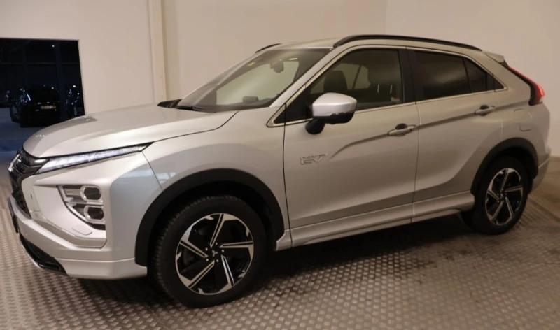 Mitsubishi Eclipse Cross PHEV Като Нова!, снимка 2 - Автомобили и джипове - 48908947