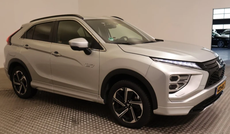 Mitsubishi Eclipse Cross PHEV Като Нова!, снимка 11 - Автомобили и джипове - 48908947