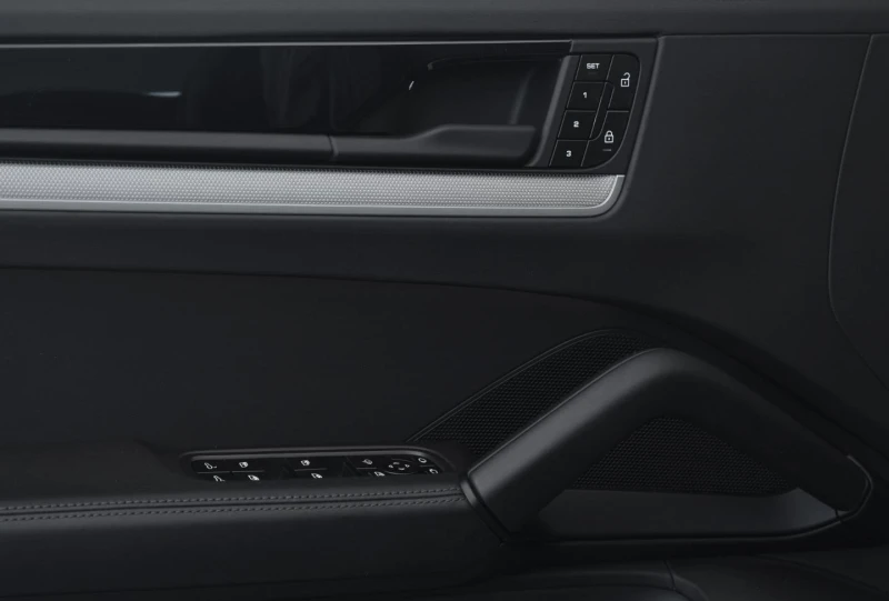 Porsche Cayenne V6/FACELIFT/BOSE/PANO/MATRIX/360/, снимка 8 - Автомобили и джипове - 51880505