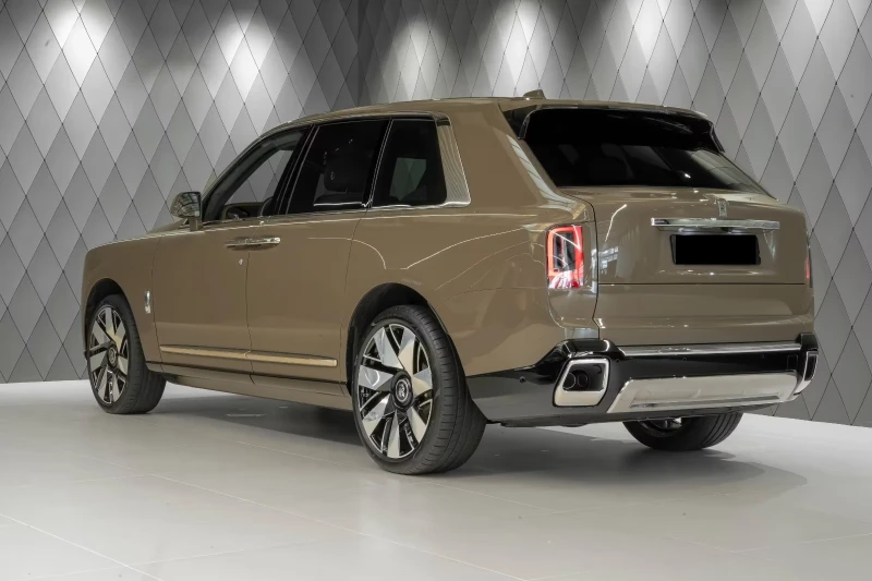 Rolls-Royce Cullinan, снимка 4 - Автомобили и джипове - 52422385
