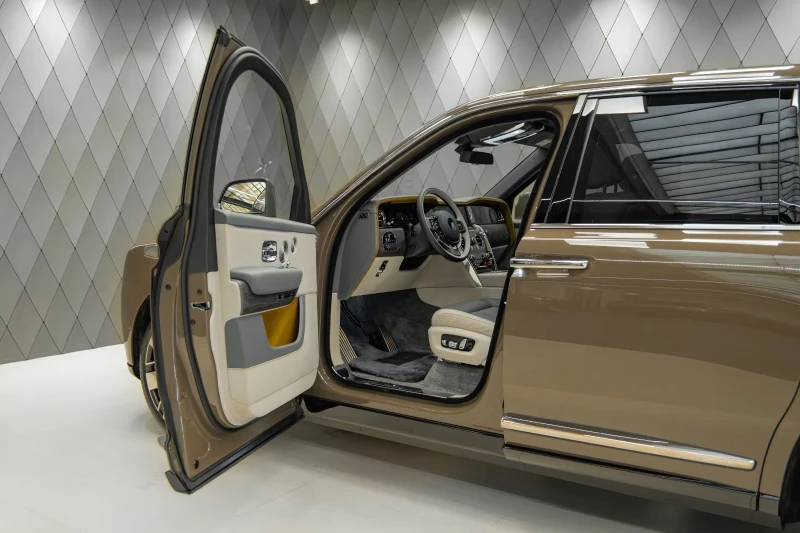 Rolls-Royce Cullinan, снимка 6 - Автомобили и джипове - 52422385