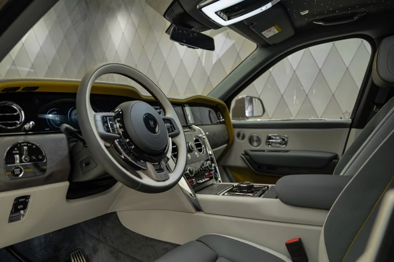 Rolls-Royce Cullinan, снимка 8 - Автомобили и джипове - 52422385