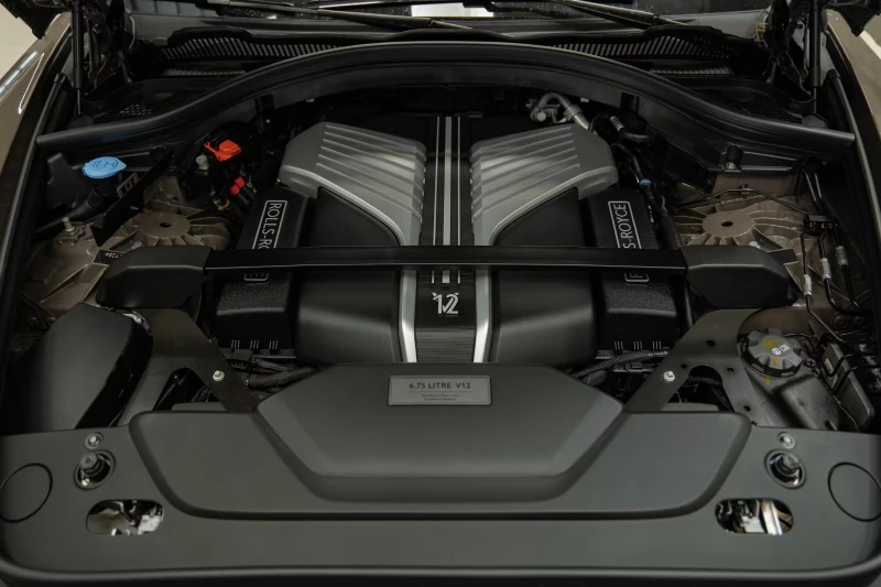 Rolls-Royce Cullinan, снимка 15 - Автомобили и джипове - 52422385