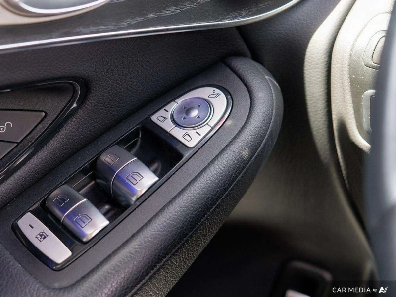 Mercedes-Benz GLC * GLC300 4MATIC * CARFAX * ЦЕНА ДО БГ, снимка 13 - Автомобили и джипове - 53343534