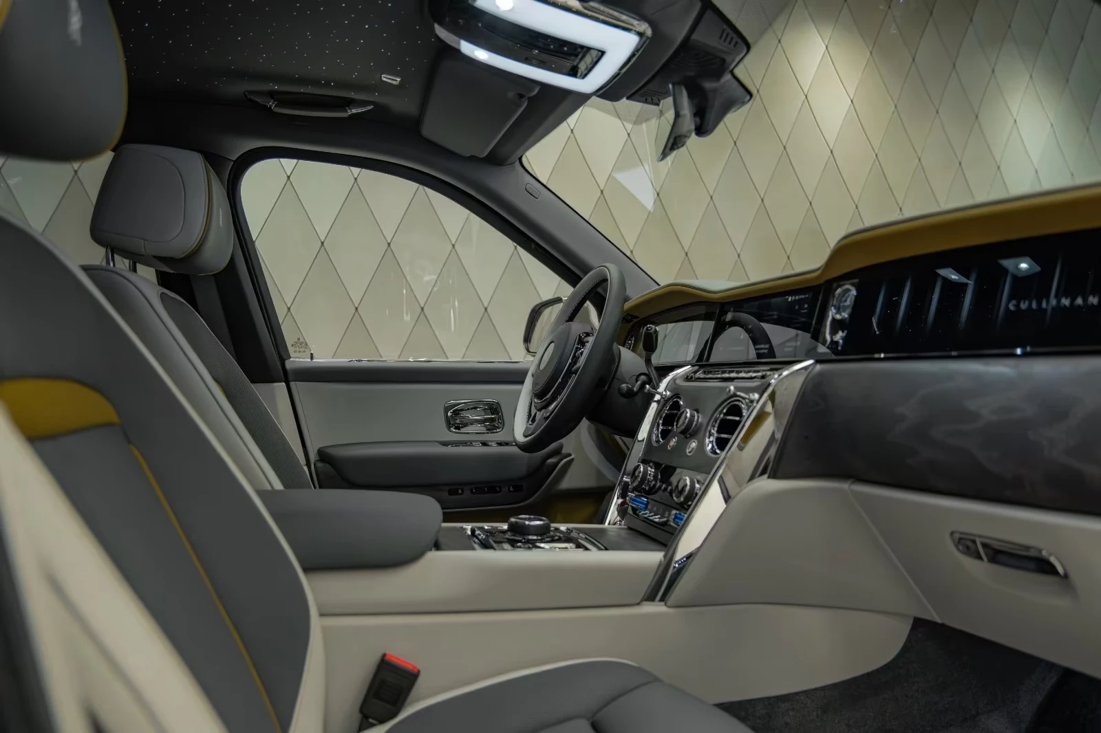 Rolls-Royce Cullinan  - изображение 10