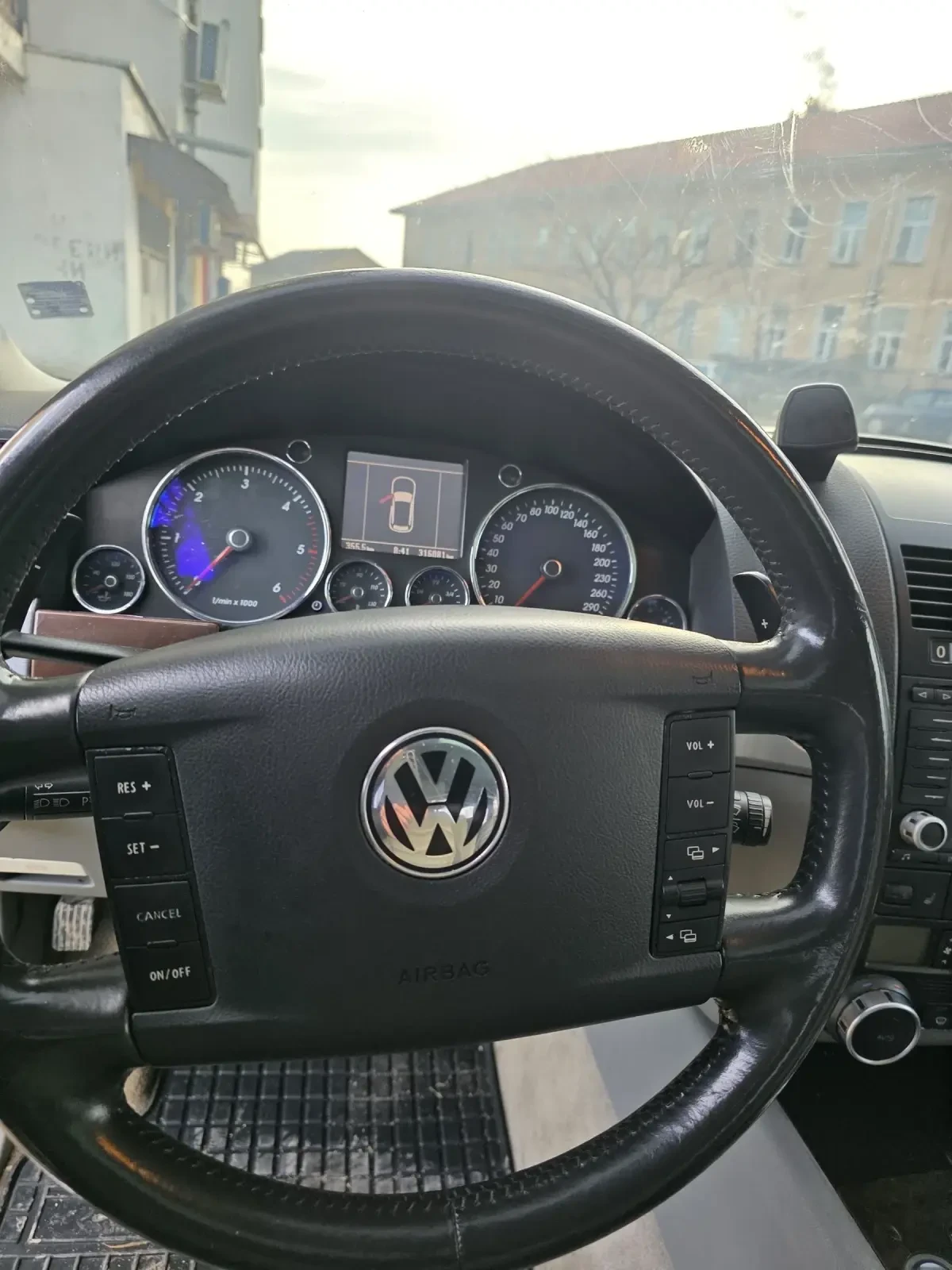 VW Touareg  - изображение 8