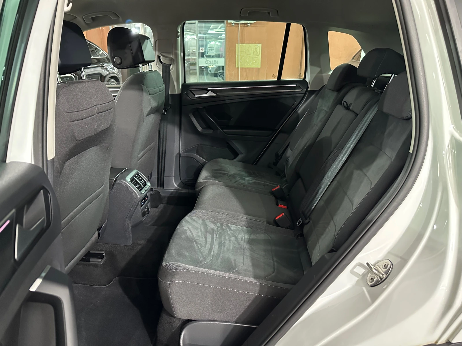 VW Tiguan 2.0TDI 4-Motion #LED#CAMERA#DISTR#PODGREV#Blindsp# | Mobile.bg � ����������� 13