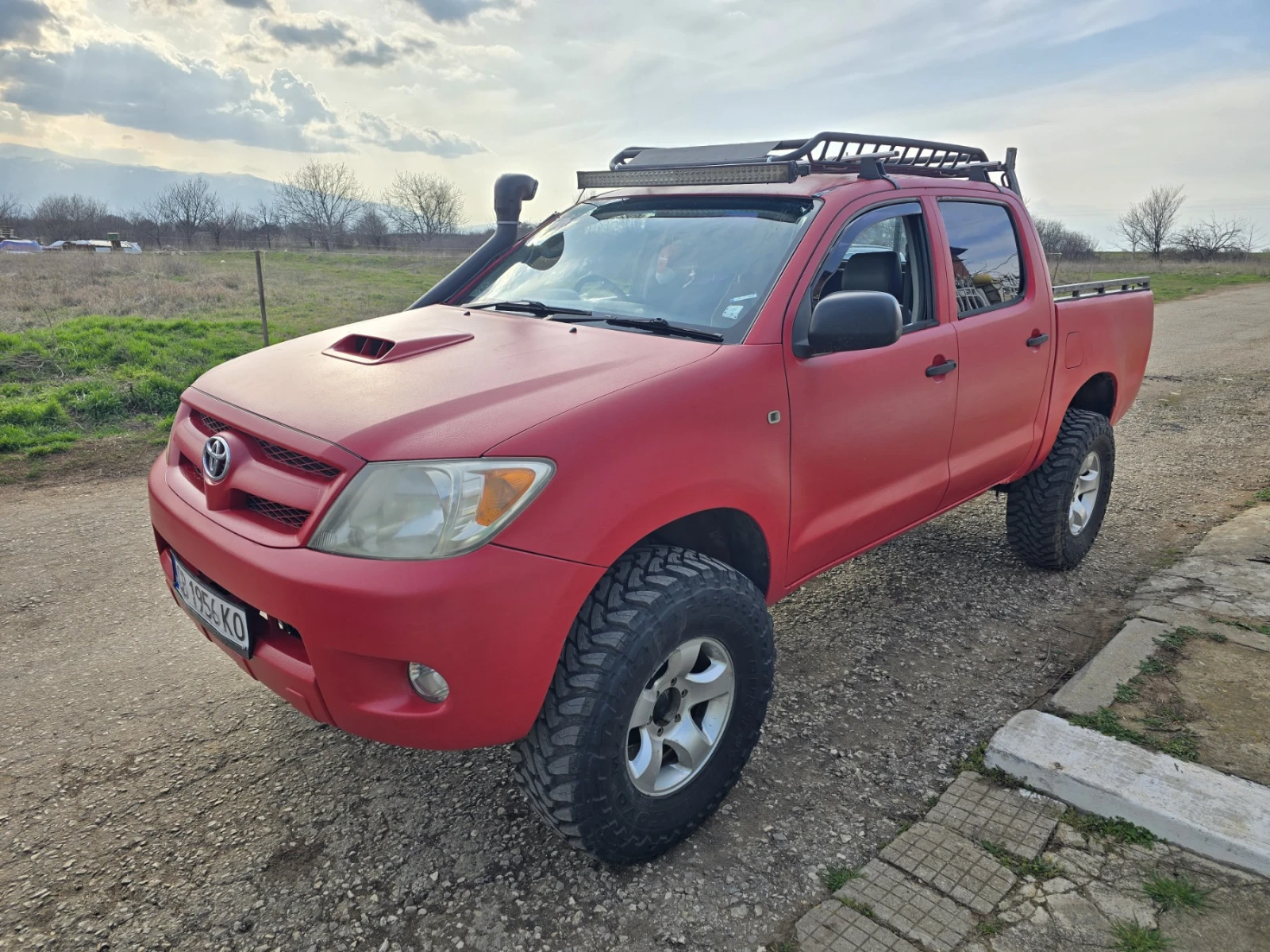 Toyota Hilux D4D 2.5, снимка 2 - Автомобили и джипове - 53588054