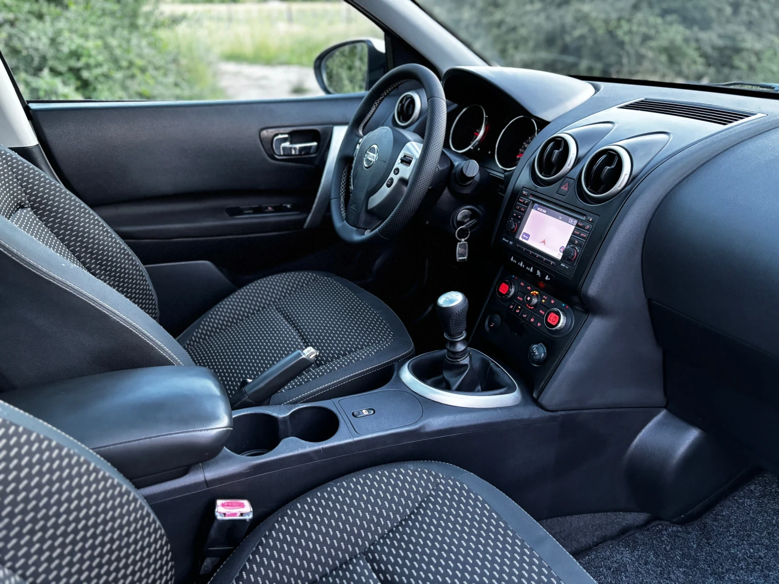 Nissan Qashqai 2.0 DCI КАМЕРА - ИТАЛИЯ , снимка 9 - Автомобили и джипове - 54840506