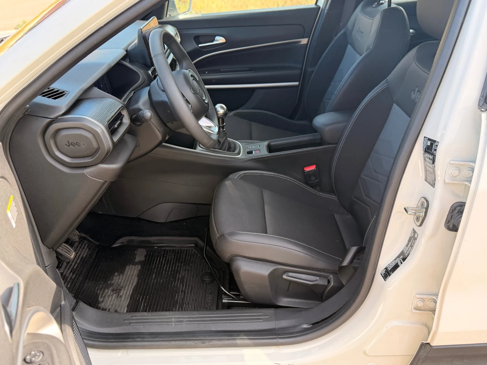 Jeep Avenger, снимка 7 - Автомобили и джипове - 55606150