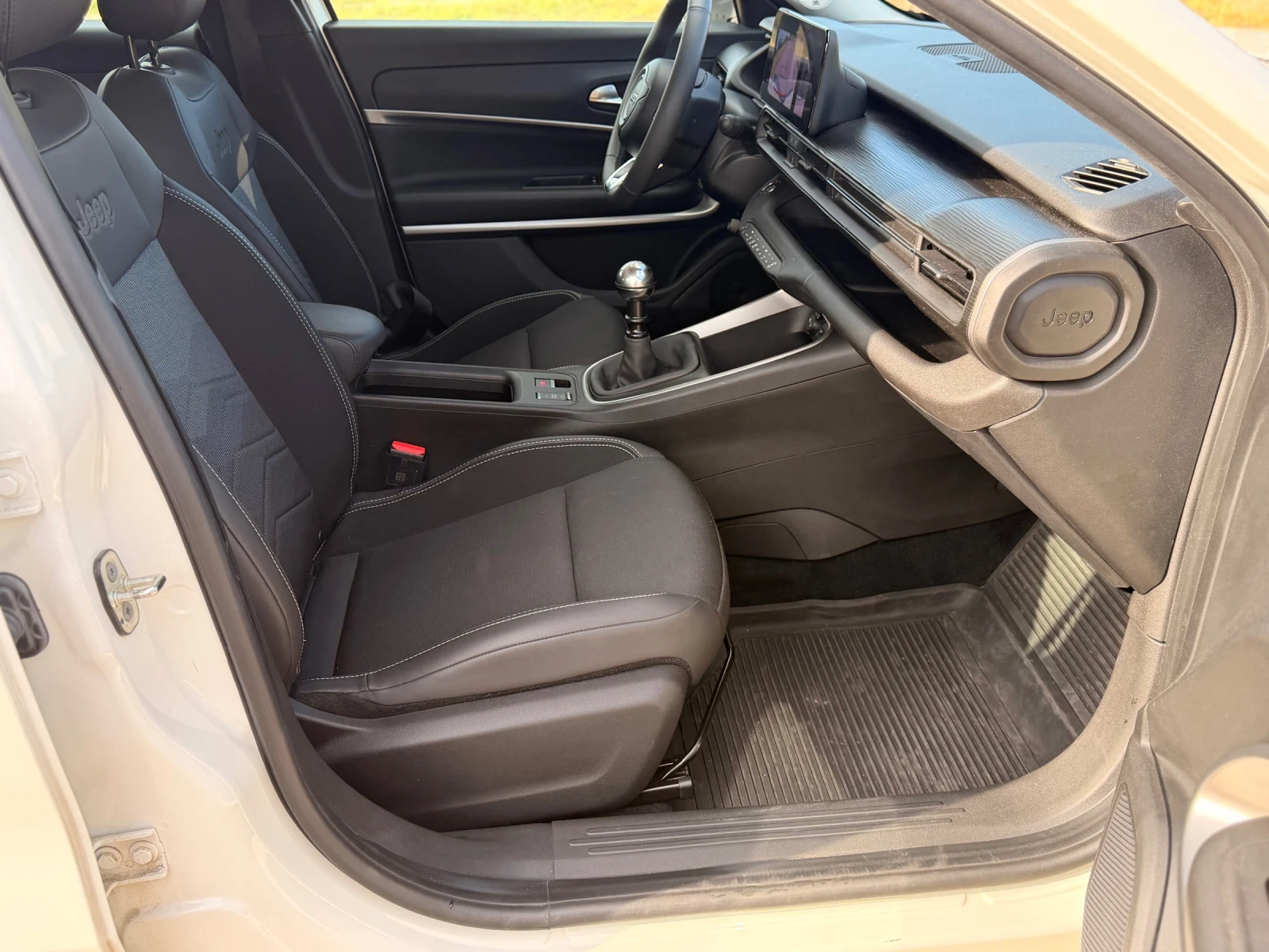 Jeep Avenger, снимка 11 - Автомобили и джипове - 55606150
