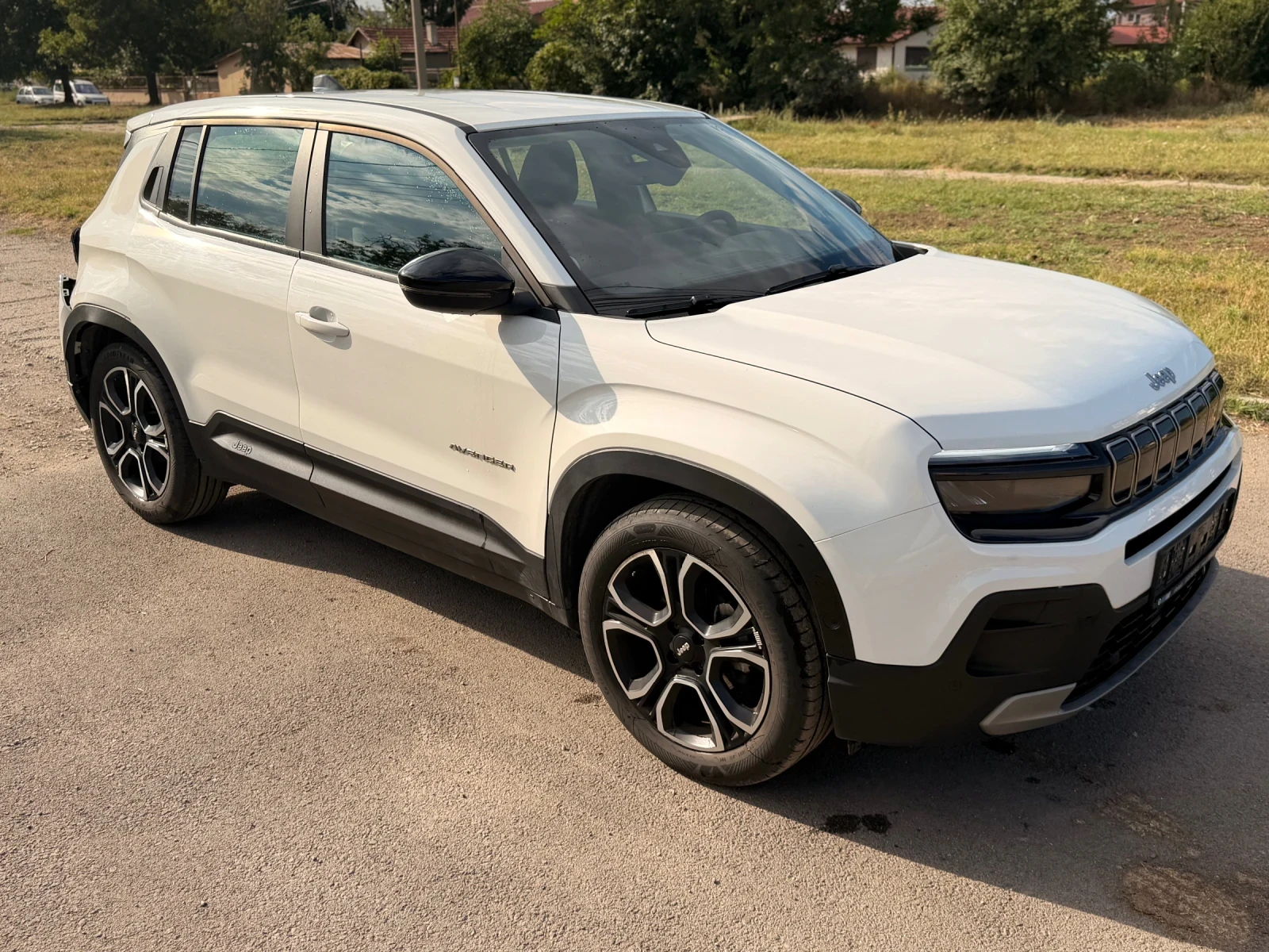 Jeep Avenger, снимка 3 - Автомобили и джипове - 55606150
