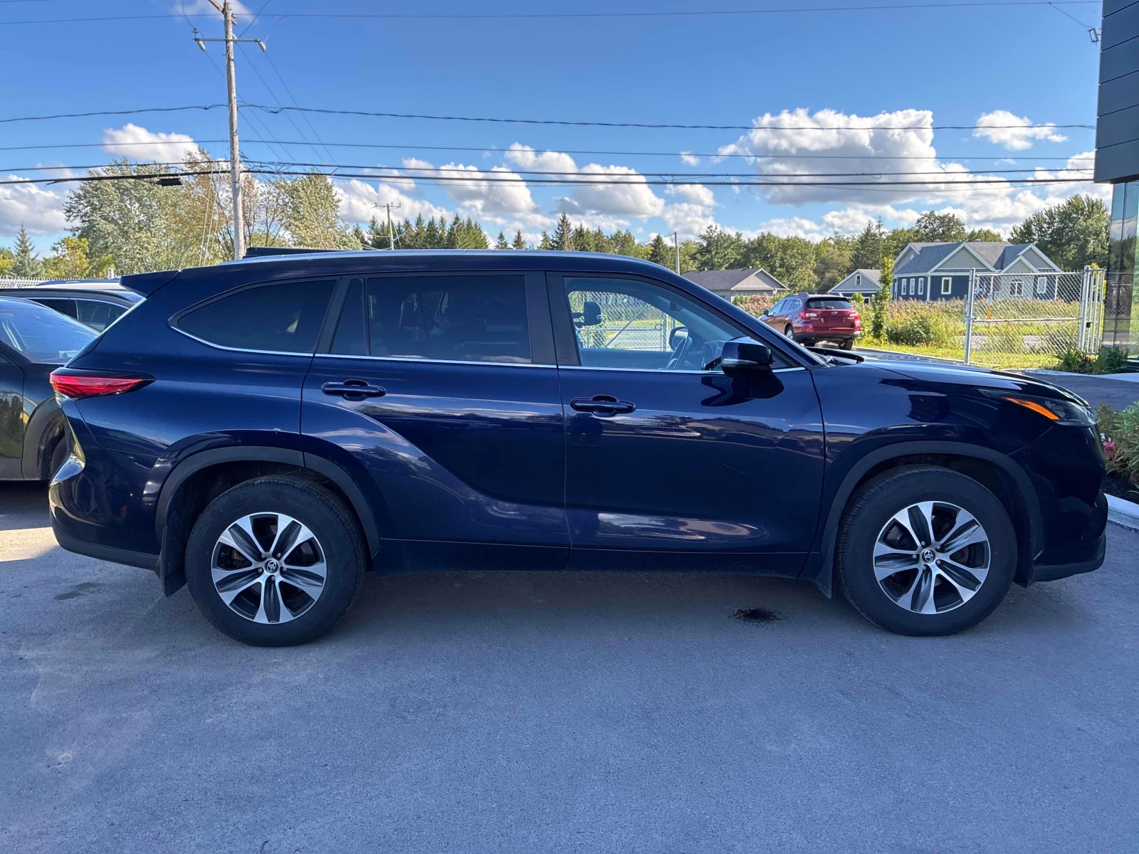 Toyota Highlander XLE AWD | CARFAX | АВТОФИНАНСИРАНЕ, снимка 4 - Автомобили и джипове - 55892528