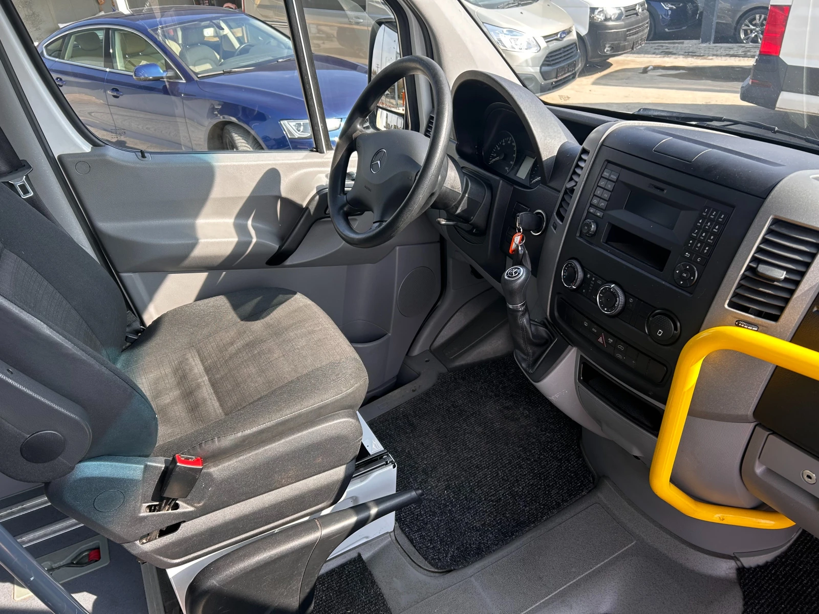 Mercedes-Benz Sprinter 313CDI Maxi 9-местен Euro 6 Рампа - изображение 8