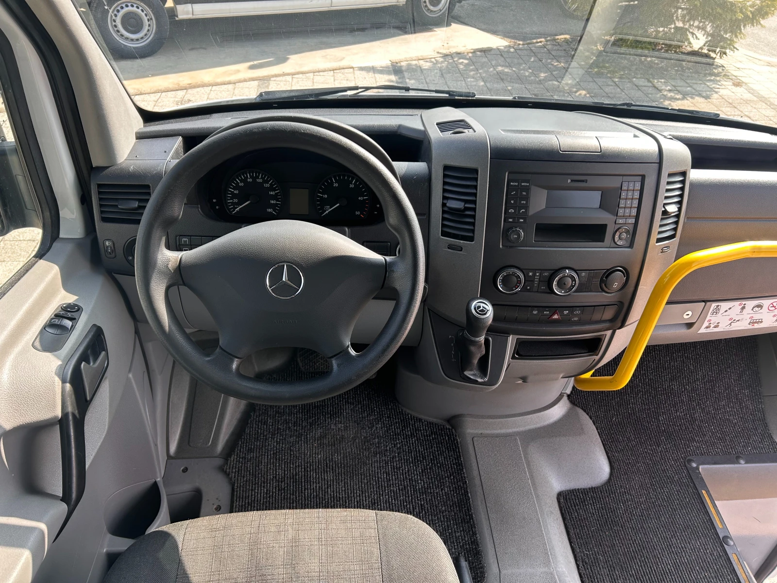 Mercedes-Benz Sprinter 313CDI Maxi 9-местен Euro 6 Рампа - изображение 9
