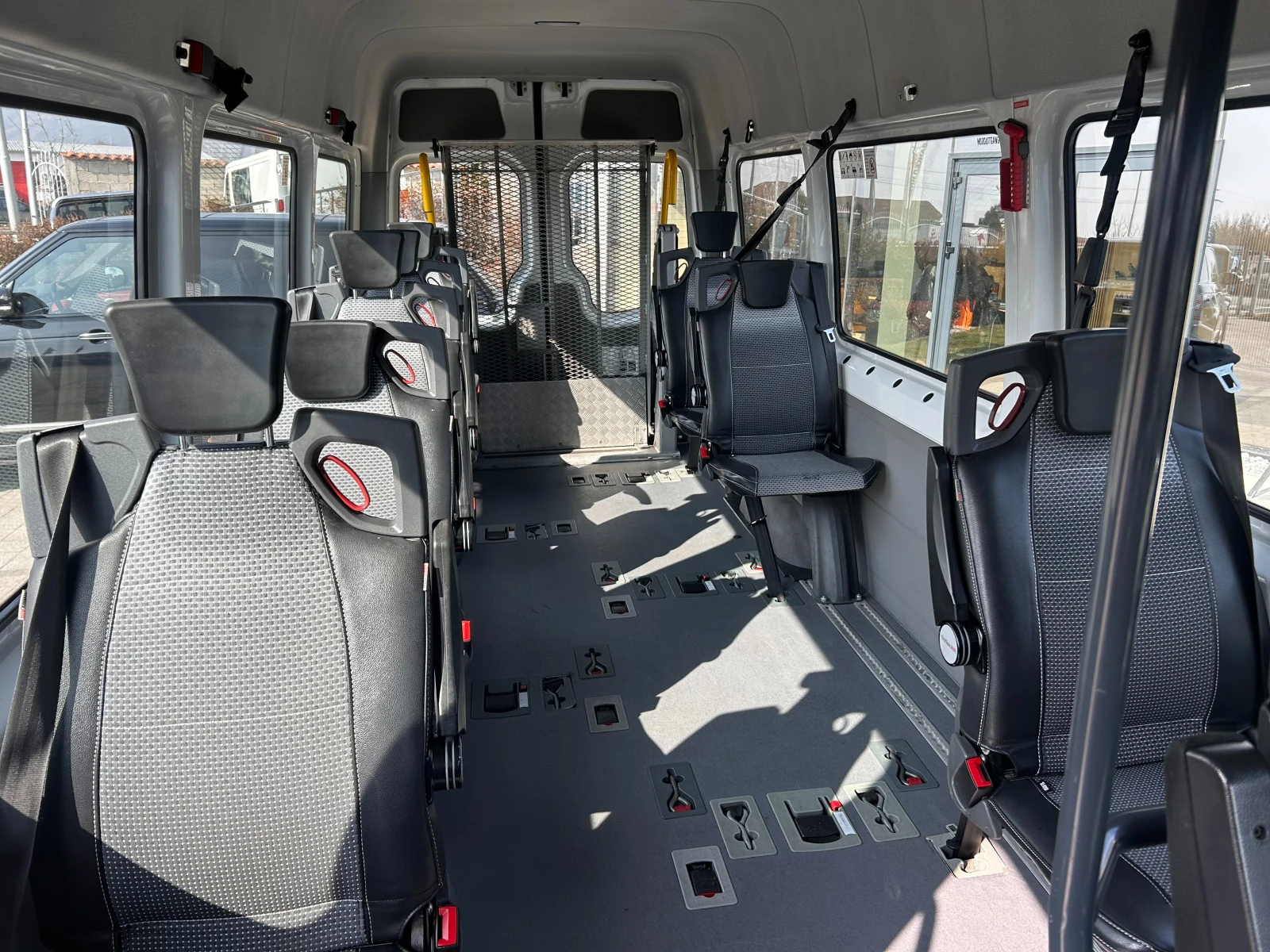 Mercedes-Benz Sprinter 313CDI Maxi 9-местен Euro 6 Рампа - изображение 10