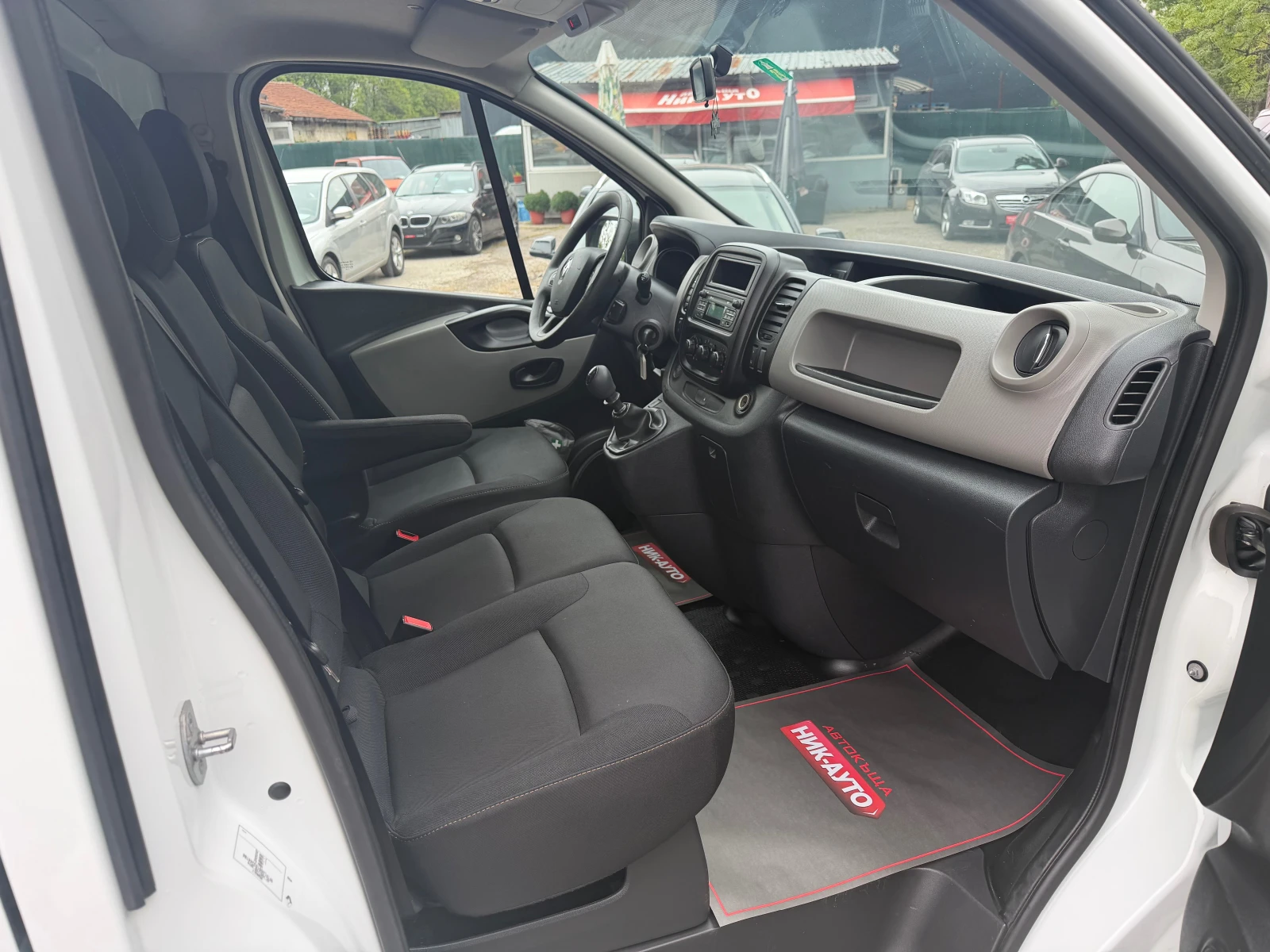 Renault Trafic 1.6DCI* L1H1* Facelift , снимка 10 - Бусове и автобуси - 54449611